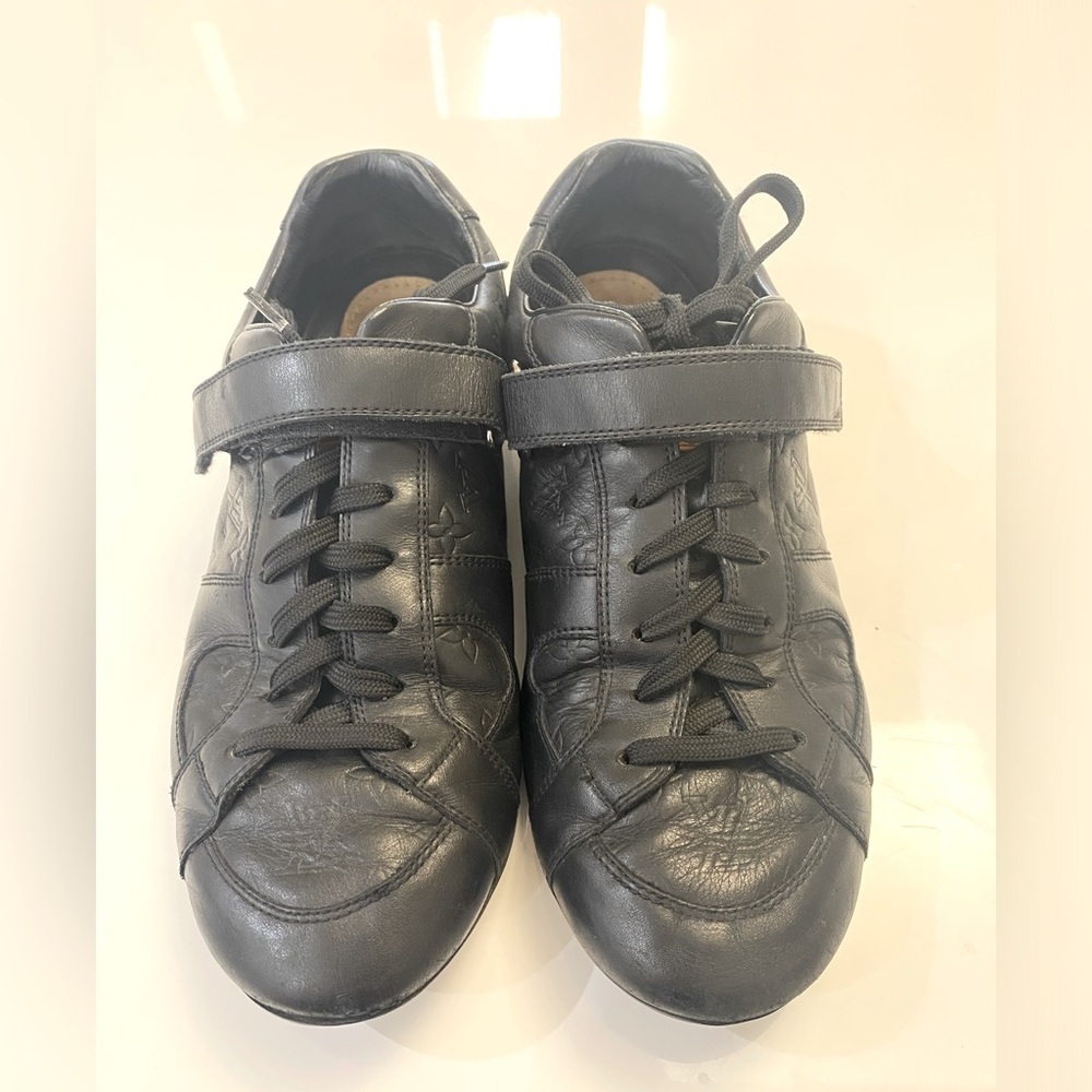 Louis Vuitton Globe Trotter Embossed Leather Sneakers Black